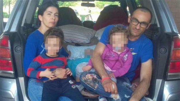 Torino: costretto a vivere in auto con la moglie e 3 figli dopo aver perso lavoro e casa
