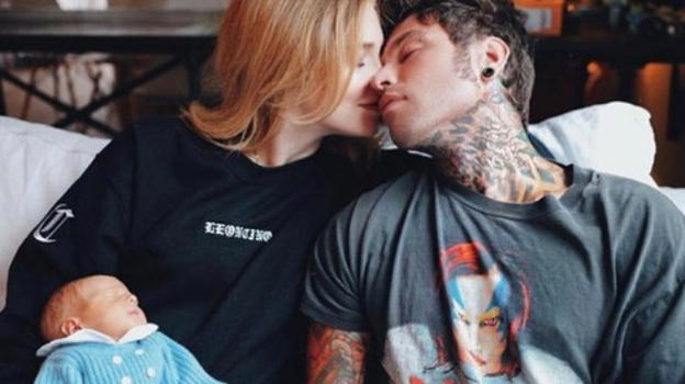 Fedez e Chiara Ferragni sono tornati in Italia con Leone: vivranno in hotel