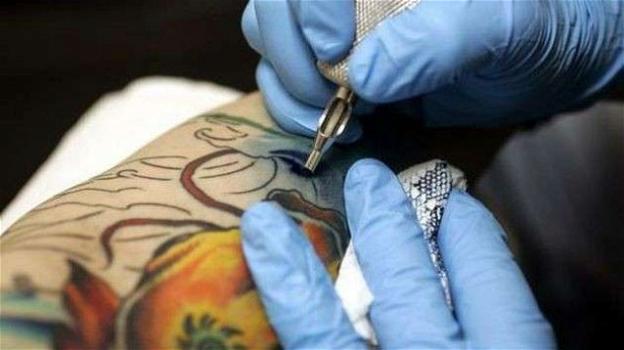 Recenti studi associano i tatuaggi a maggiori rischi di allergie e tumori