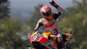 Marquez domina a Le Mans; Dovizioso fuori, un bel 3° posto per Valentino