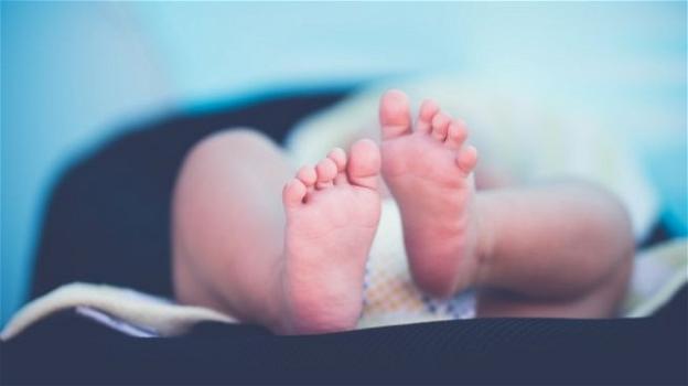 Brescia: un neonato attende i suoi genitori