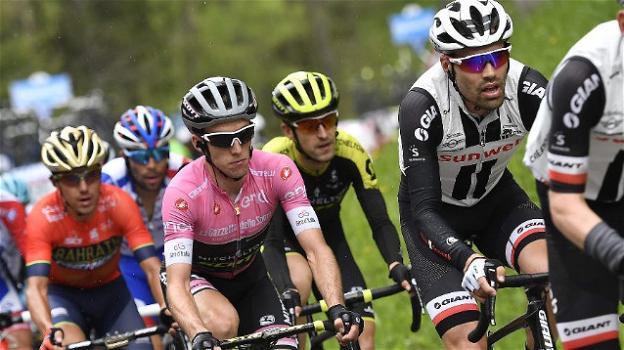 Giro d’Italia: si decide tutto in due giorni. Simon Yates difende la maglia rosa