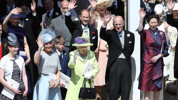 Royal Family: i comandamenti che devono rispettare, tra cui vietato fare selfie e giocare a monopoli