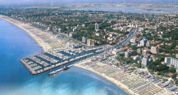 Milano Marittima, cameriere trova un bracciale da 50mila euro sul tavolo e lo restituisce