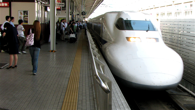 Giappone, una compagnia di treni si ‘scusa umilmente’ per un treno partito con 25 secondi di anticipo