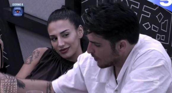 Nina Moric lascia Luigi Favoloso: “Sai solo tu cosa abbiamo capito…”