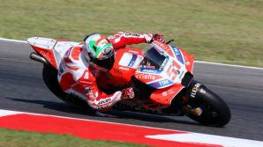 MotoGp: terribile incidente per Michele Pirro, schianto a 350 km/h con perdita della memoria