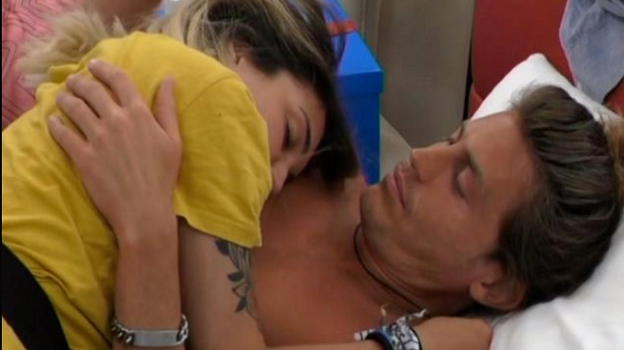 Grande Fratello: Alberto Mezzetti e Veronica Satti spiegano il loro bacio