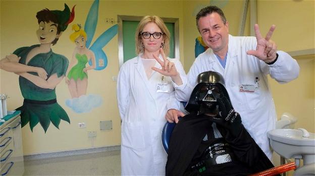 Ragazzo autistico ha paura del dentista, così l’Ospedale di Padova si traveste da "Star Wars" per curarlo