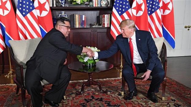 Donald Trump e Kim Jong-un: "Due uomini, due leader, un destino", la storica stretta di mano