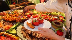 All You Can Eat: il ristorante chiude perché i clienti mangiano tutto e l’attività va in bancarotta