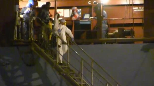 Pozzallo: Ahmed saluta l’equipaggio per tornare tra le braccia della mamma