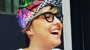 Nadia Toffa torna sui social postando una foto: "Serata divertente tra amici"