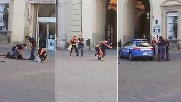 Città di Castello, attimi di follia in strada: un uomo picchia gli agenti e poi si spoglia
