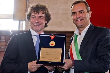 Alberto Angela cittadino onorario di Napoli: “Ho trascorso qui il mio compleanno”
