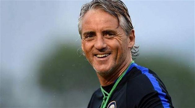 “Fortuna che l’Italia non è ai Mondiali”, Mancini soccorre un’anziana coinvolta in un incidente