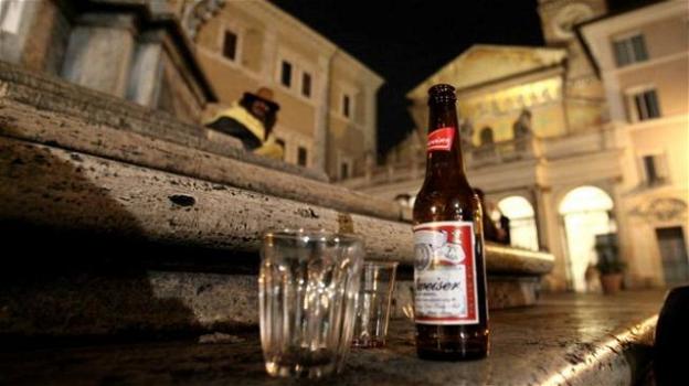 Roma: alcolici in strada dopo mezzanotte, multe da 150 euro