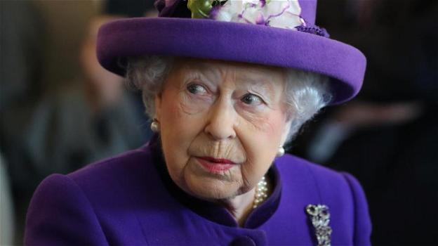 La Regina Elisabetta si rifiuta di farsi operare: ecco perché preferisce continuare a soffrire