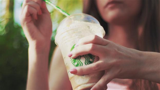Starbucks, stop alle cannucce di plastica entro il 2020