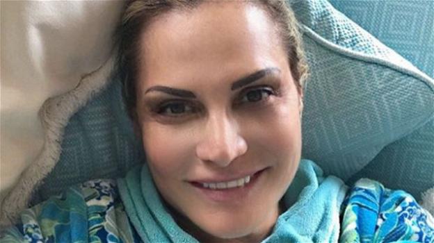 Simona Ventura pubblica un selfie sui social ma viene attaccata dalla rete