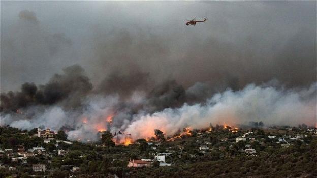 Grecia devastata dalle fiamme: bilancio provvisorio di 74 morti e 556 feriti