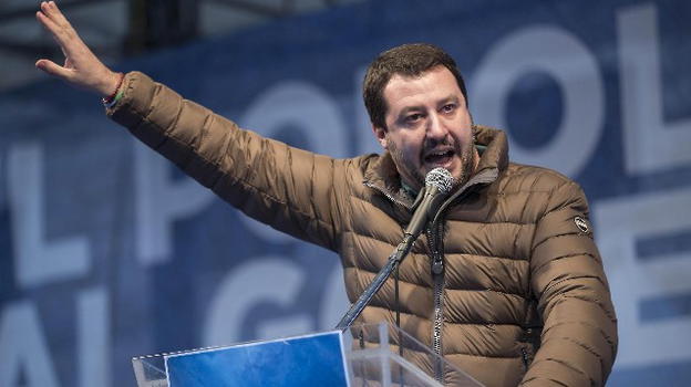Salvini cita Mussolini: "Tanti nemici, tanto onore", la sinistra insorge: "Non solo razzista ,vuol divenire il nuovo Duce"