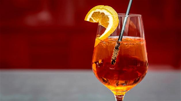 Orgoglio italiano, tutti pazzi per lo Spritz: il New York Times celebra il “sole nel bicchiere”