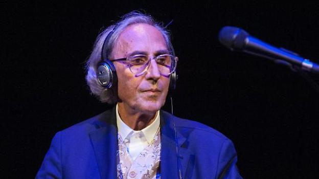 Franco Battiato e le sue condizioni di salute: la poesia dell’amico Roberto Ferri spaventa i fan