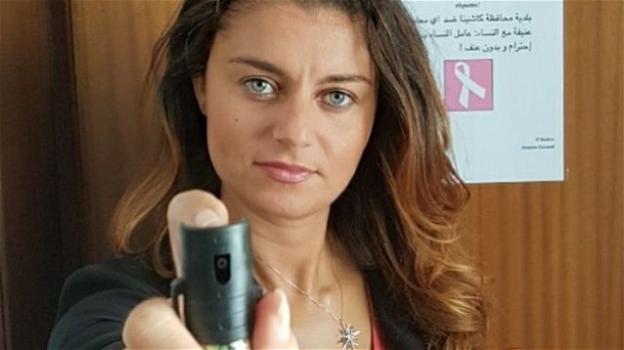 Susanna Ceccardi, sindaca leghista di Cascina, regala lo spray al peperoncino alle donne