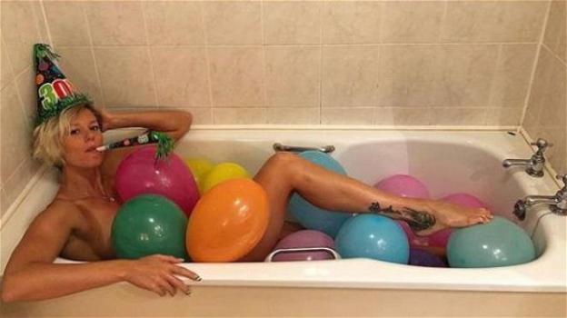 Federica Pellegrini, scatto osé in vasca per i suoi 30 anni: fan i delirio