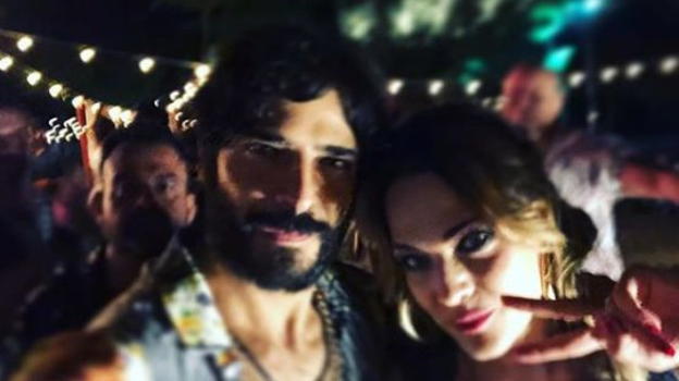 Marco Bocci, la moglie Laura Chiatti organizza festa in stile gipsy per il compleanno dell’attore di "Squadra Antimafia"