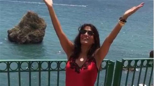 Aida Nizar, l’ultima provocazione della showgirl spagnola: al mare in topless davanti a tutti