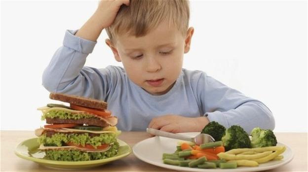 Allarme degli esperti: “La dieta dei bambini peggiora d’estate”