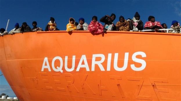 La nave Aquarius raccoglie 141 migranti ma non trova porti aperti. E i profughi snobbano le Ong