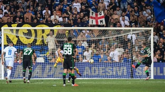 Serie A: l’Inter stecca il debutto in campionato, decide Berardi su rigore