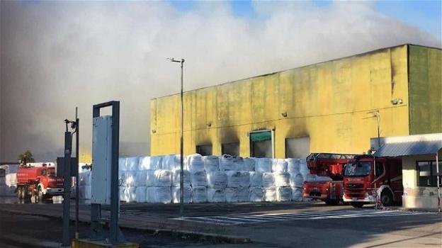 Benevento: incendio di rifiuti, in fiamme lo Stir di Casalduni