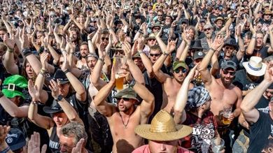 Due anziani scappano dall’ospizio per andare ad un concerto heavy metal
