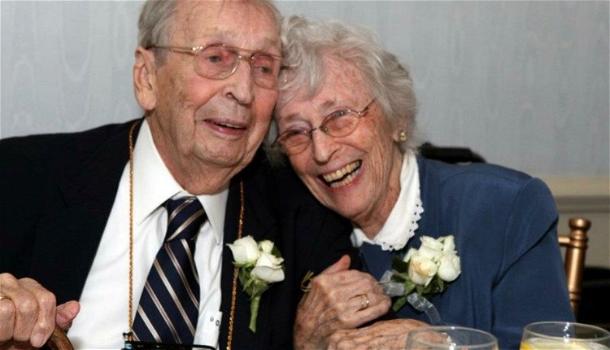 La storia d’amore che commuove il web, dopo 79 anni di matrimonio muoiono insieme