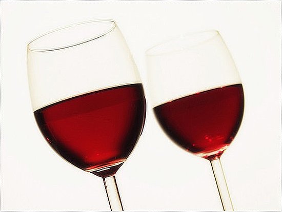 Secondo uno studio, bere vino prima di andare a dormire aiuta perdere peso