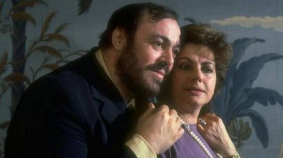 luciano pavarotti parla la prima moglie adua veroni e svela il successo ci ha distrutti poi