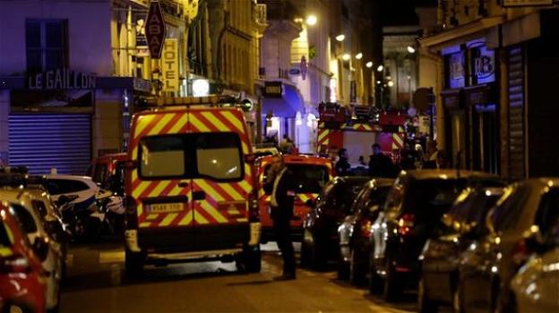 Parigi, accoltellate sette persone nella notte