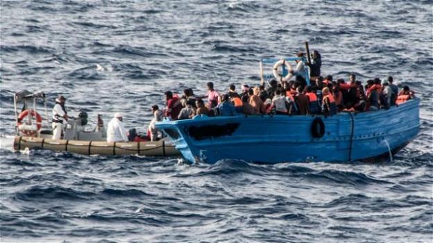 Il piano degli scafisti per trasportare i migranti a Lampedusa aggirando Salvini