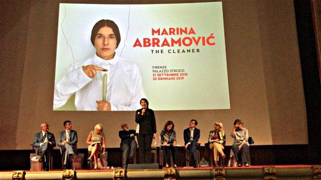 Firenze, Marina Abramovic aggredita da un uomo: momenti di shock per l’artista
