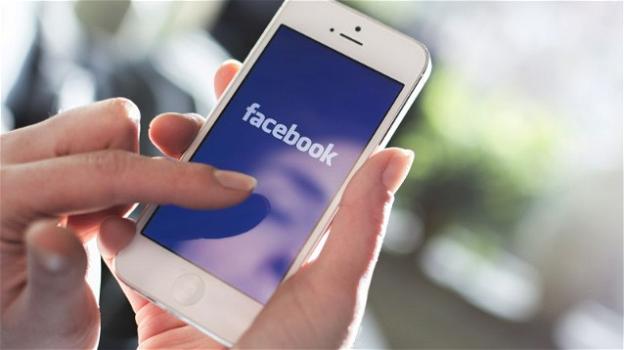 Facebook rivoluziona Messenger, festeggia per le sue Storie, ma incappa in un bug "anglofono"