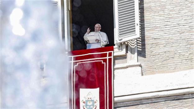 Papa Francesco invita a giudicare noi stessi e a non scandalizzare i "deboli" nella fede