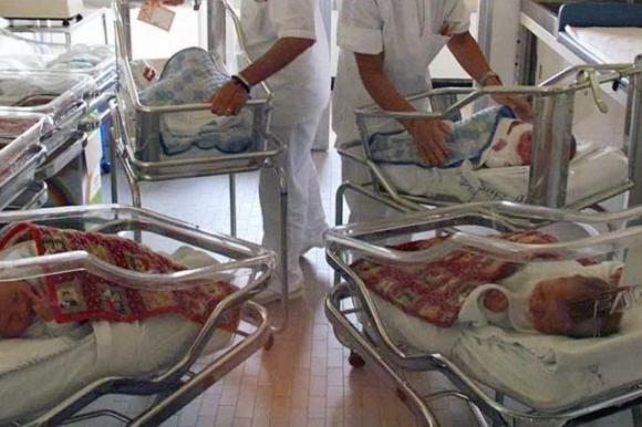 “Diventa donatore di coccole”, a Torino il corso per dare affetto ai neonati ricoverati
