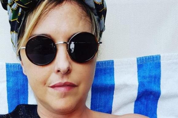 Nadia Toffa, via la parrucca. La sua dichiarazione fa discutete: “Non si resta pelati dopo la chemio”