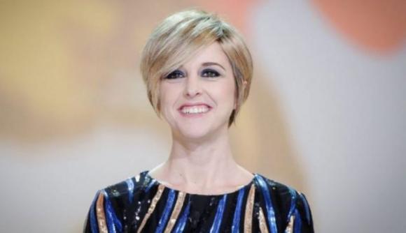 Nadia Toffa pubblica un libro sul tumore, è polemica: “Un caso penoso, altro che coraggio da leonessa”