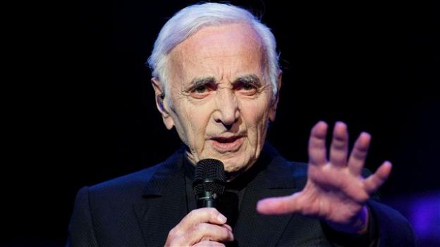 Addio a Charles Aznavour, lo chansonnier francese aveva 94 anni