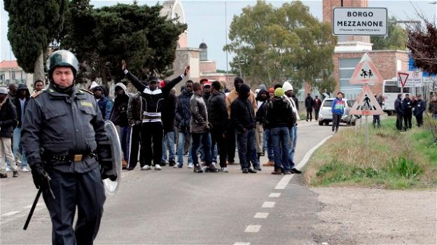 Foggia: aggressione di una cinquantina di migranti ai danni di due poliziotti